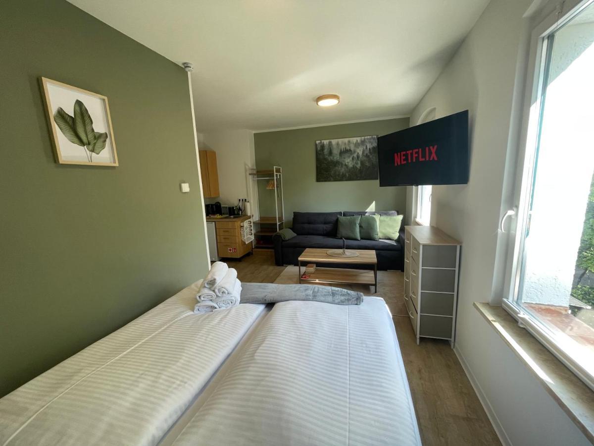 Apartment Vorstadtoase - 3 Personen - Mit Queensize-bett, Badewanne, Schlafcouch, Parken, Netflix, Naehe Ber Eichwalde