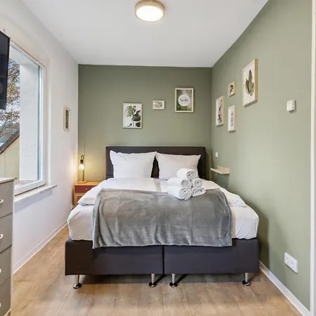 Vorstadtoase - 3 Personen - Apartment Mit Queensize-Bett, Badewanne, Schlafcouch, Parken, Netflix, Naehe Ber Eichwalde Zewnętrze zdjęcie