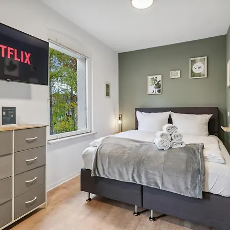 Vorstadtoase - 3 Personen - Apartment Mit Queensize-Bett, Badewanne, Schlafcouch, Parken, Netflix, Naehe Ber Eichwalde Zewnętrze zdjęcie