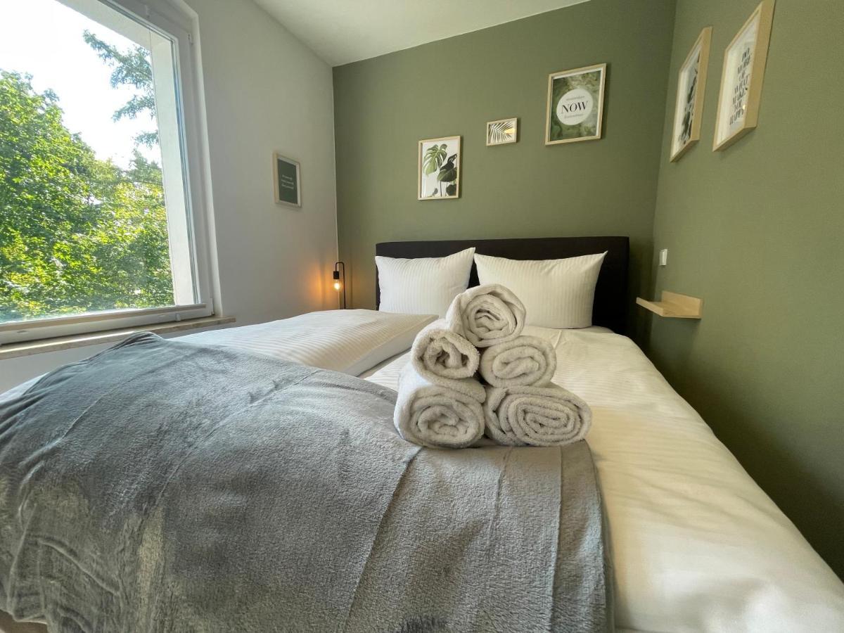 Vorstadtoase: Cozy Retreat With Queen Bed And Netflix