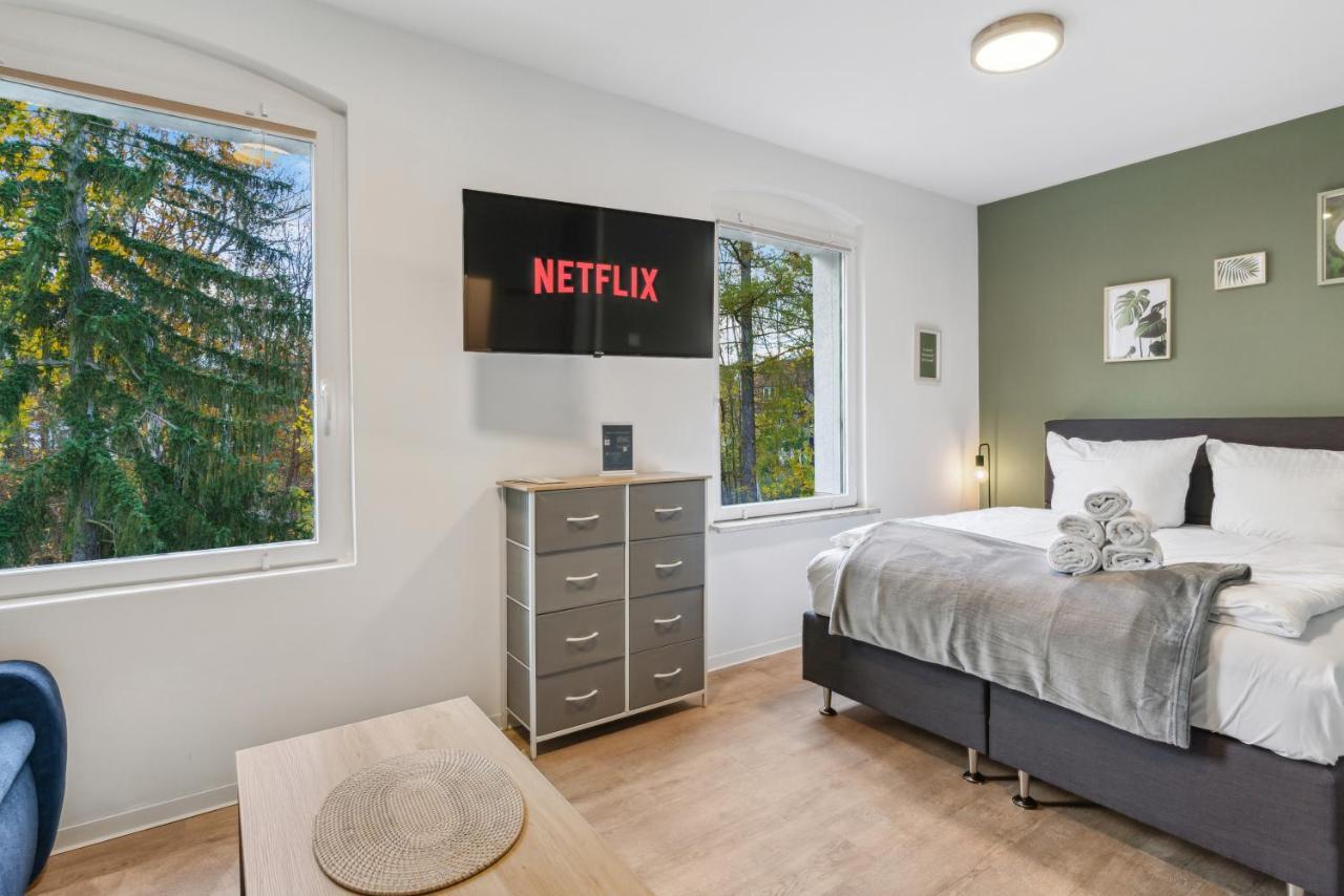 Apartment Vorstadtoase: Cozy Retreat With Queen Bed And Netflix Eichwalde